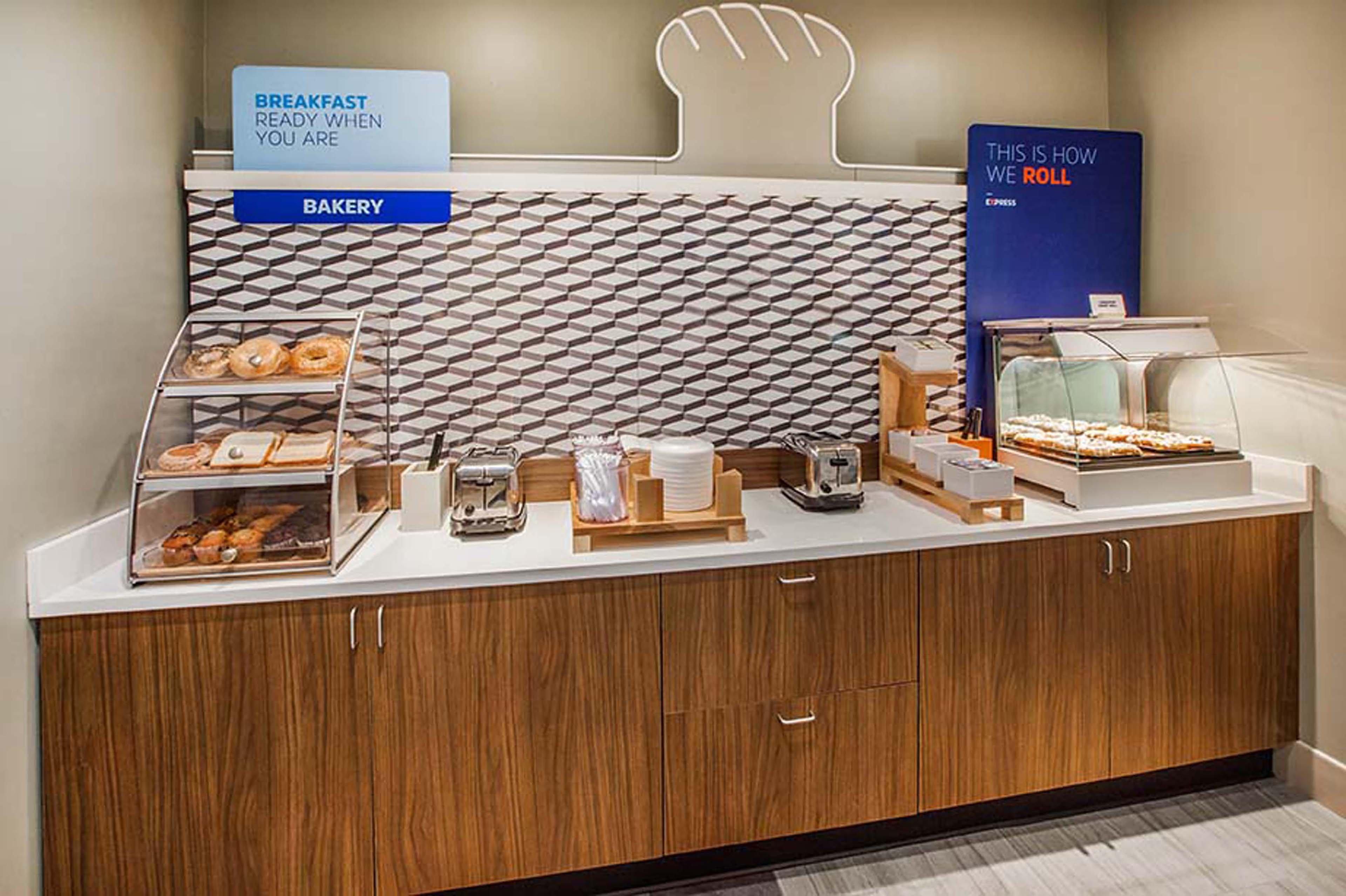 Holiday Inn Express Hotel & Suites Minot South By Ihg Extérieur photo