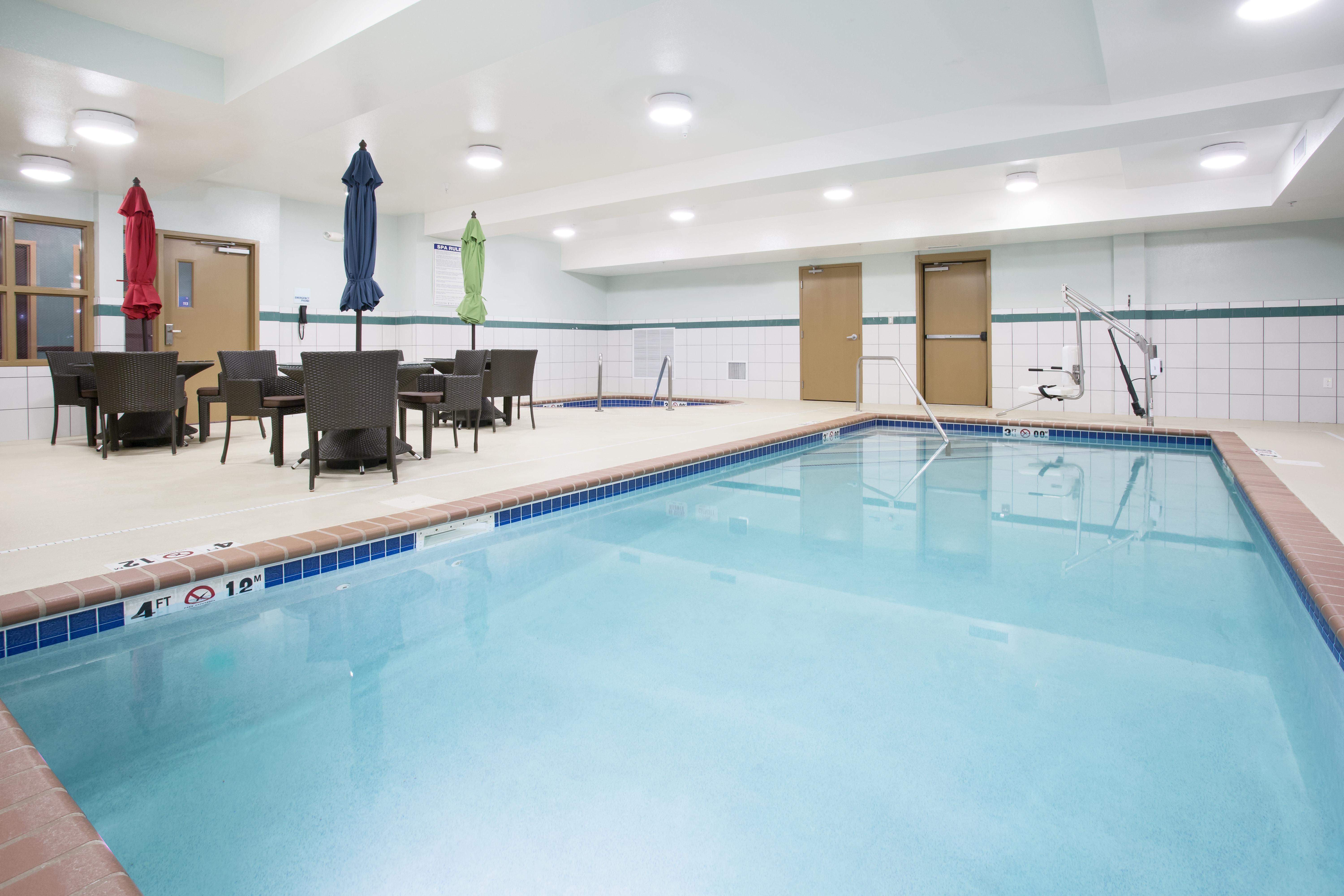 Holiday Inn Express Hotel & Suites Minot South By Ihg Extérieur photo