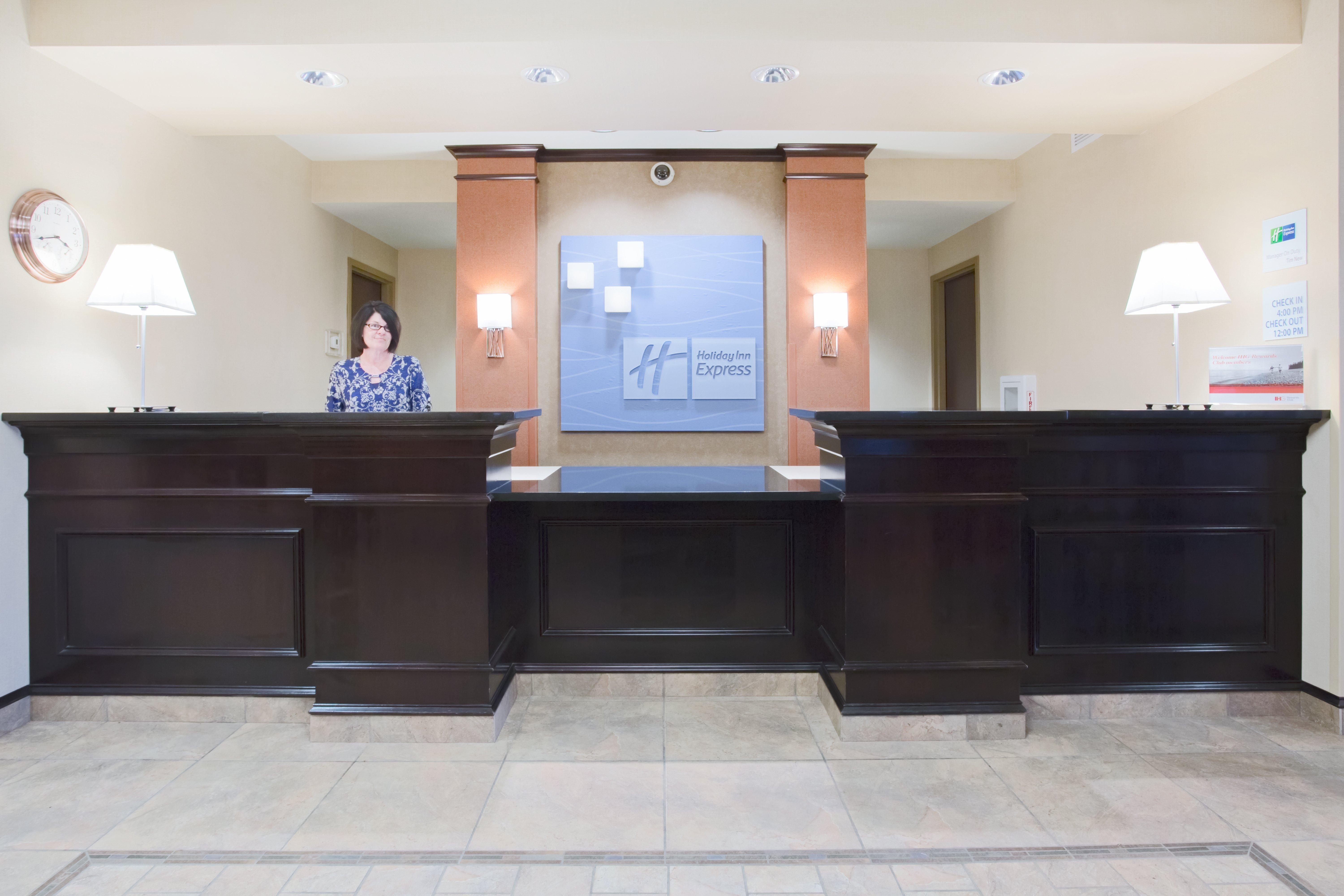 Holiday Inn Express Hotel & Suites Minot South By Ihg Extérieur photo