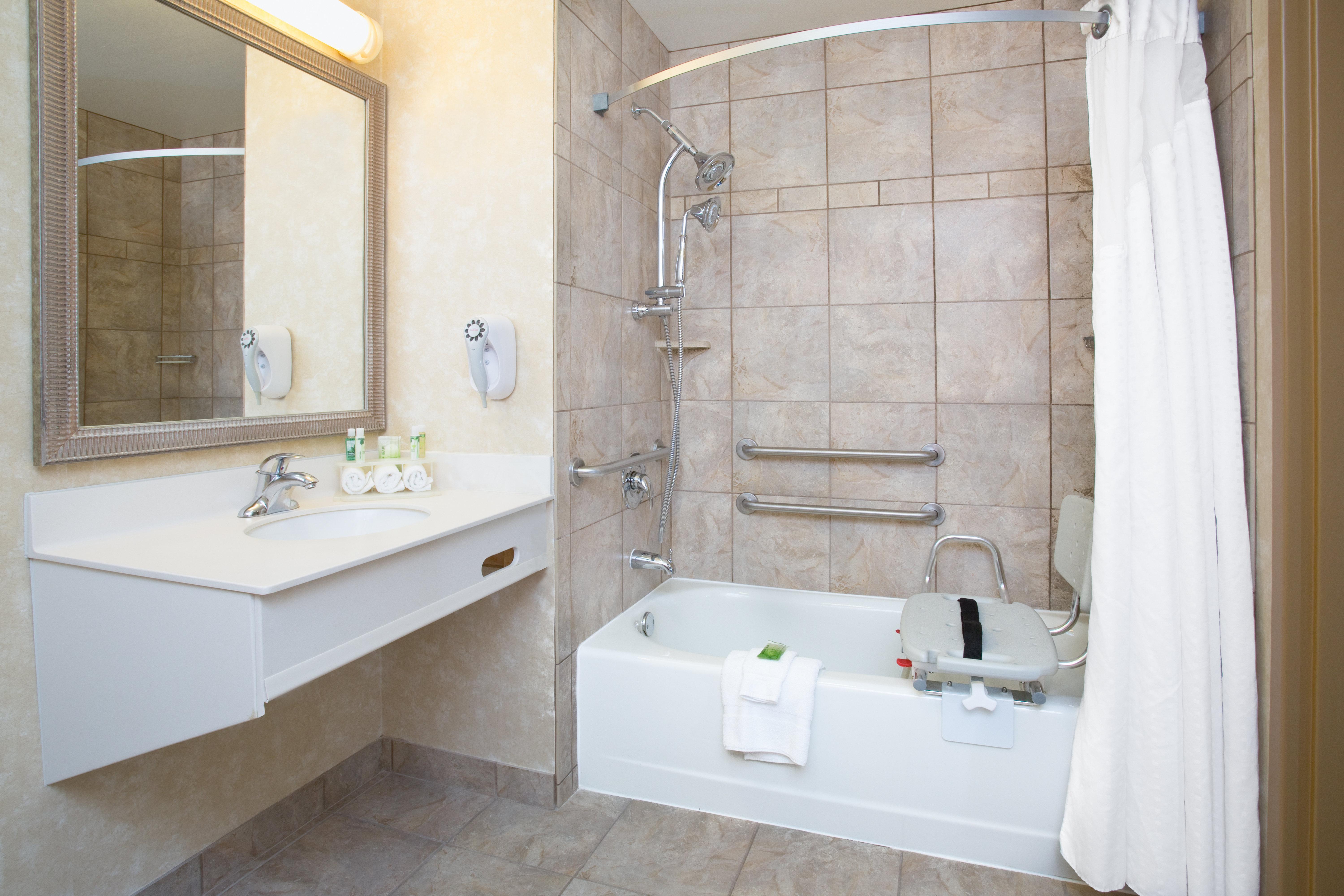 Holiday Inn Express Hotel & Suites Minot South By Ihg Extérieur photo