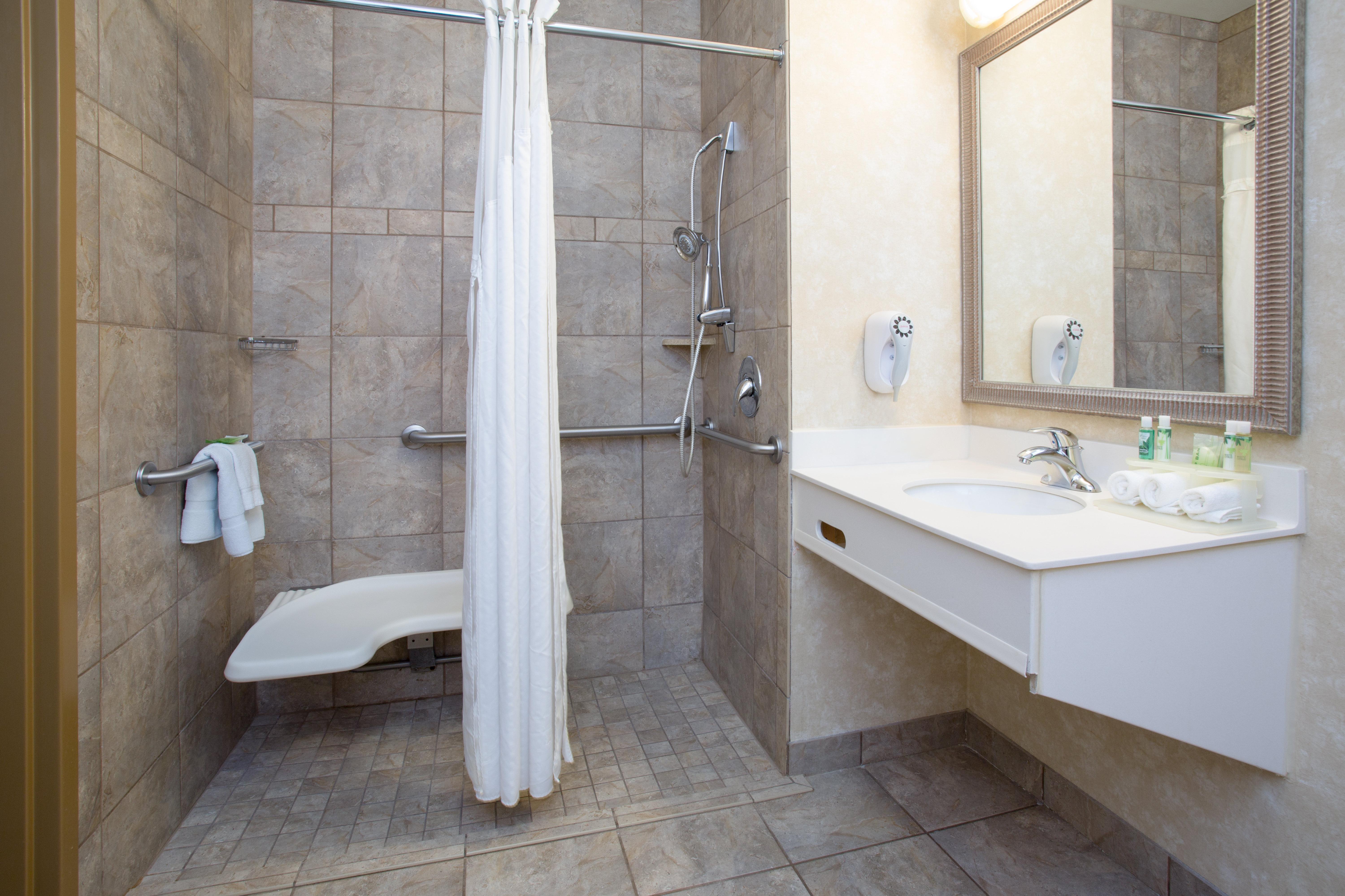 Holiday Inn Express Hotel & Suites Minot South By Ihg Extérieur photo