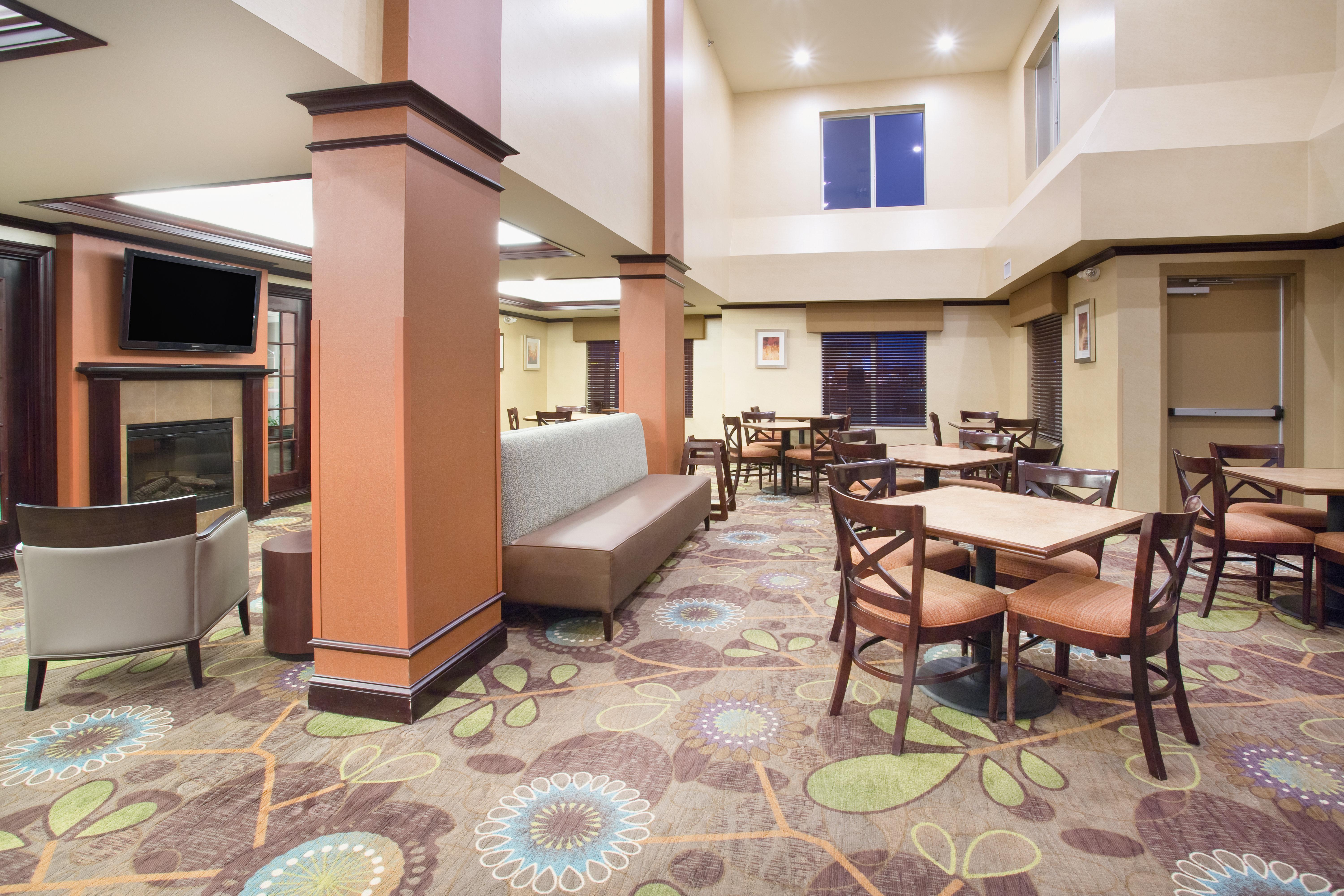 Holiday Inn Express Hotel & Suites Minot South By Ihg Extérieur photo